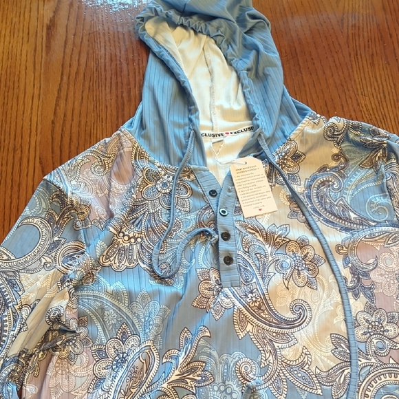 Blue and White Relaxed Hoodie - Picture 13 of 17